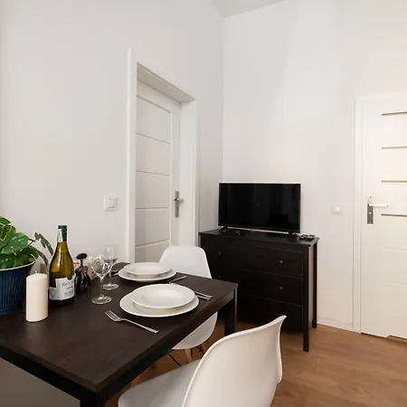 Manufaktura - Workspace, Bus & Tram - By Rentujemy Apartment